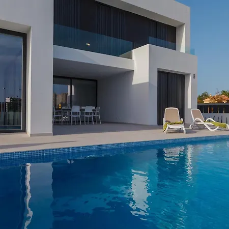 In With Pool Near Villa *