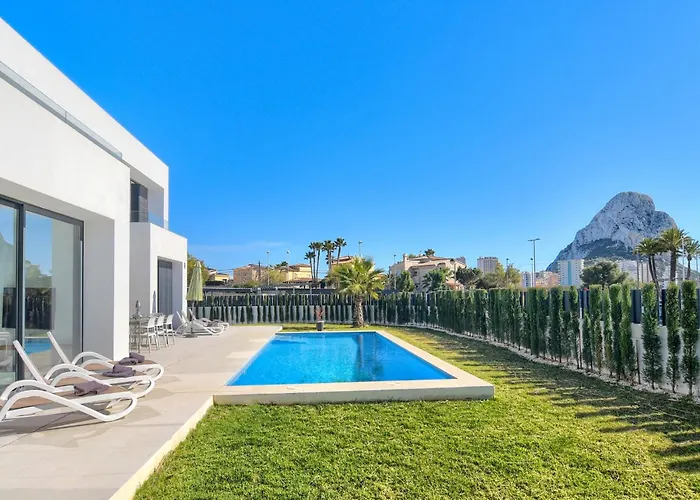 Villa In Calpe With Pool Near *