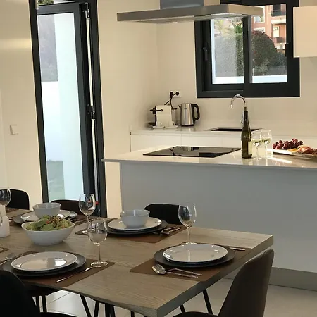 וילה In With Pool Near *