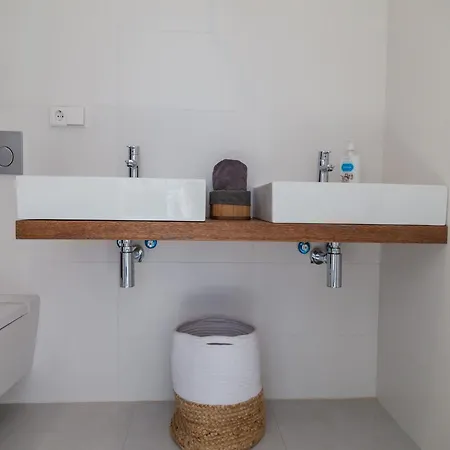 וילה In With Pool Near קלפה