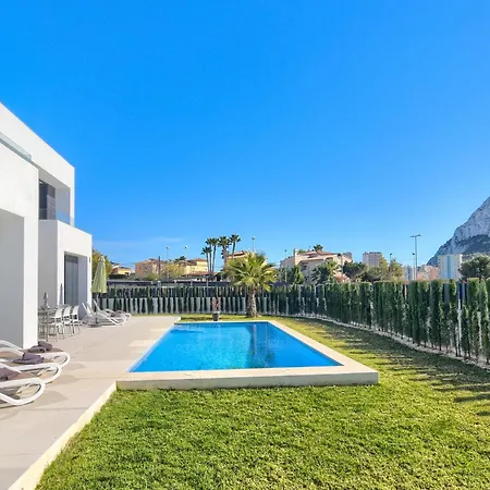 וילה In With Pool Near *